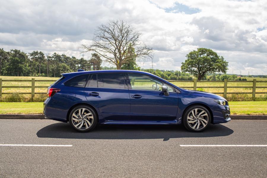  Subaru Levorg GT 2017 года  (UK) (фото 7 из 12)
